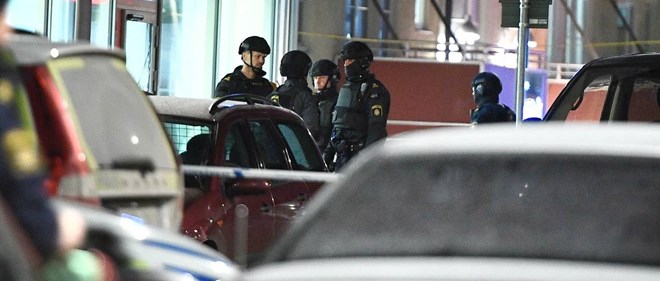 Two Somalis shot dead inside Stockholm cafe