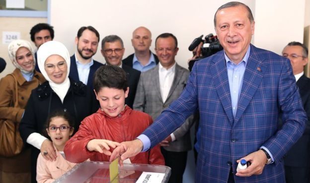 Erdogan oo ku guuleystay afti awooddiisa lagu kordhinayay