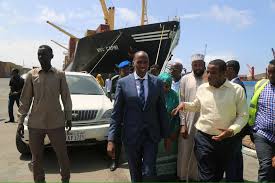 PM Khayre Intervenes In Dispute Between Mogadishu Port Management And Businessmen