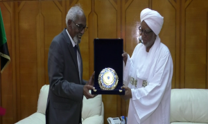 Sawiro:- Jawaari oo Khartoum kula kulmay guddoomiyaha Baarlamaanka Sudan