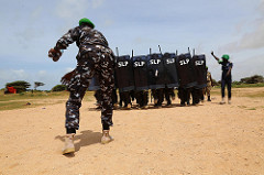 Somali police officers trained on riot-control tactics