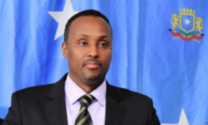 Xildhibaan Xuseen Carab Ciise oo ku hanajbay inay ka baxayaan Baarlamaanka, haddii Somaliland