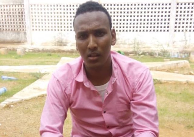 Sarkaal Al-Shabaab u qaabilsanaa qeybta Qaraxyada oo isku dhiibay ciidanka dowladda