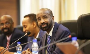 SAWIRO:-Madaxtooyadda Somalia oo loo gudbiyay Warbixin la xiriirta Arrimaha Dastuurka