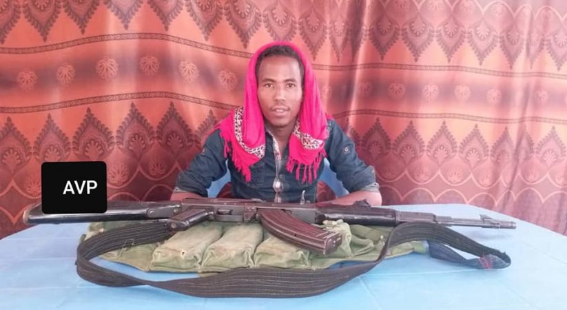 SAWIRO:-Rag ka tirsanaa Al-Shabaab & hubkooda oo la soo bandhigay