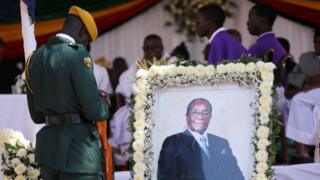 Robert Mugabe oo la’aasay