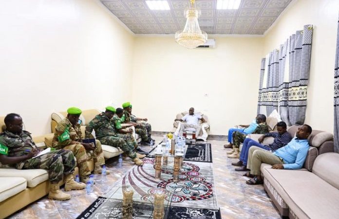 Dowladda Somalia & AMISOM oo ka shiray dagaalka Al-Shabaab