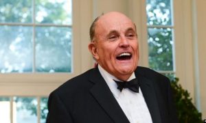 Rudy Giuliani oo baaritaan lagu billaabay