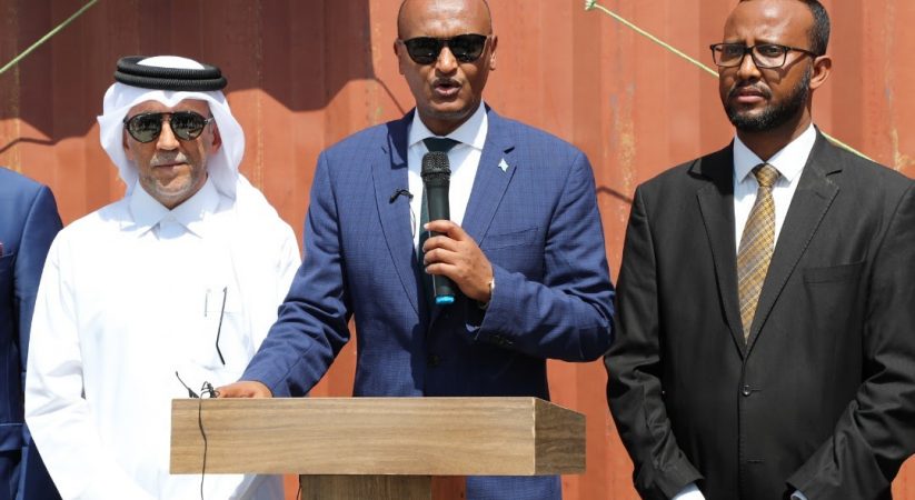 SAWIRO:-Qatar oo Gaadiid kala duwan ku wareejisay Dowladda Somalia