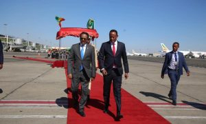 Wafdi uu hoggaaminaayo Madaxweyne Farmaajo oo gaaray Addis-Ababa