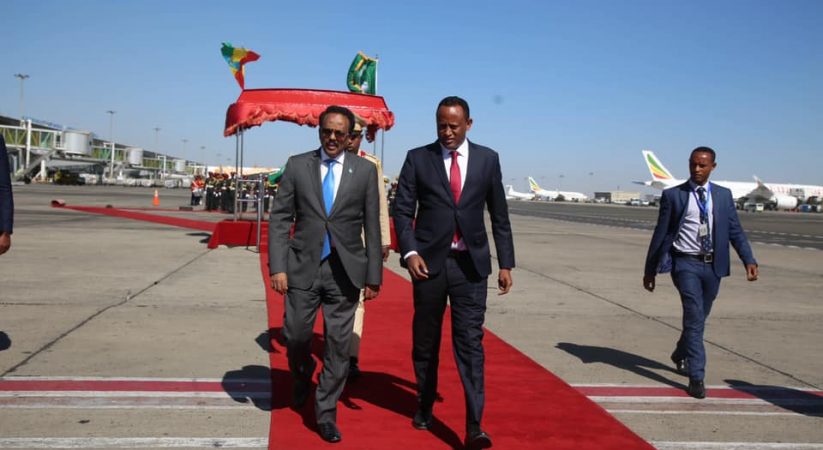 Wafdi uu hoggaaminaayo Madaxweyne Farmaajo oo gaaray Addis-Ababa