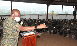 Uganda oo Soomaaliya ka saartay 2,100 askari.