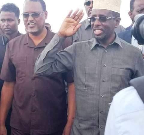 Madaxweynihii hore ee Somalia Sheekh Shariif oo deg deg ugu laabanaya Jowhar