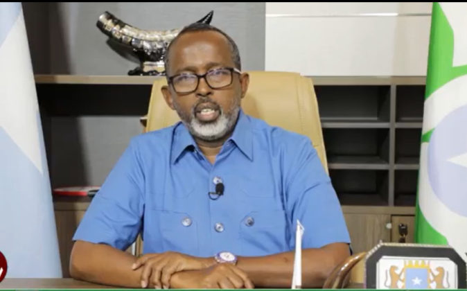 Musharax Daahir Geelle oo weerar afka ah ku qaaday Madaxweyne Farmaajo –  Qaranimo Online