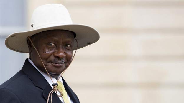 Wasiiradda Caafimaadka Uganda  oo beeniyay in madaxweyne Museveni si qarsoodi ah looga  tallaalay Covid-19