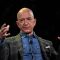 Jeff Bezo oo  iska casiley hoggaamintii shirkadda Amazon