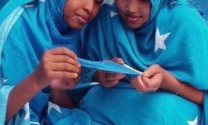 Wasiirka Warfaafinta Somaliland oo  sheegay in uu amaray in la xiro  hablo Laascaanood ku dhex xirtay calanka Soomaaliya.