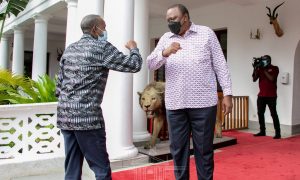 Uhuru Kenyatta oo  xarunta madaxtooyada Mombasa ku qaabilay ra’iisul wasaaraha Soomaaliya