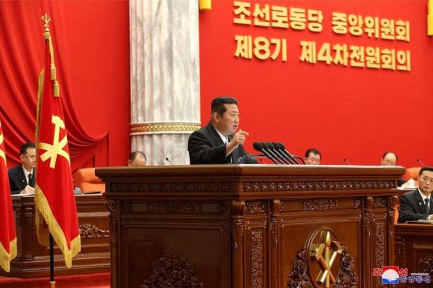 Kim Jong-un oo wacad ku maray 2022-ka inuu baahiyaha shacabka wax ka qabanayo
