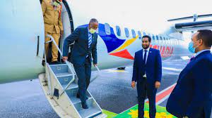 Muuse Biixi  oo gaaray Ethiopia iyo wasiirka maaliyadda  oo ku soo dhaweeyay garoonka diyaaradaha Bole international Airport