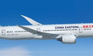 Diyaarad ay leedahay shirkadda China Eastern Airlines oo burbutay