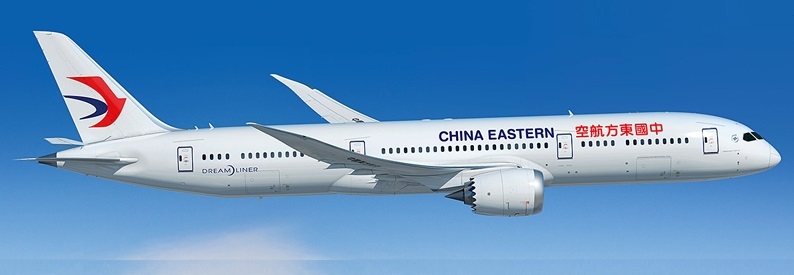 Diyaarad ay leedahay shirkadda China Eastern Airlines oo burbutay
