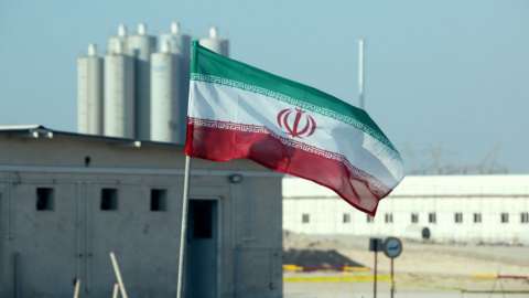Madaxweynaha Faransiiska oo farriin nukliyeerka ku saabsan u diray Iran