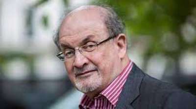 Salman  Rushdie oo 75 jir ah oo si xun loogu dhaawacay markii la tooriyeeyey indhaha beelay