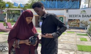 Talented young Somali woman quits cleaning job and takes up photography