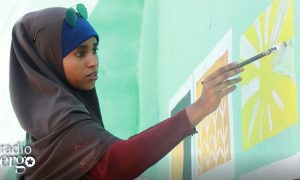 Kismayo teenager uses artistic talent to support her former refugee family