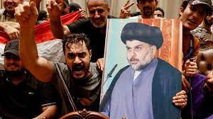 Hogaamiayaha mayalka adag Moqtada Al-Sadr oo baaq u diray taageerayaashiisa una sheegay in ay ka baxaan xarumaha Dowlada