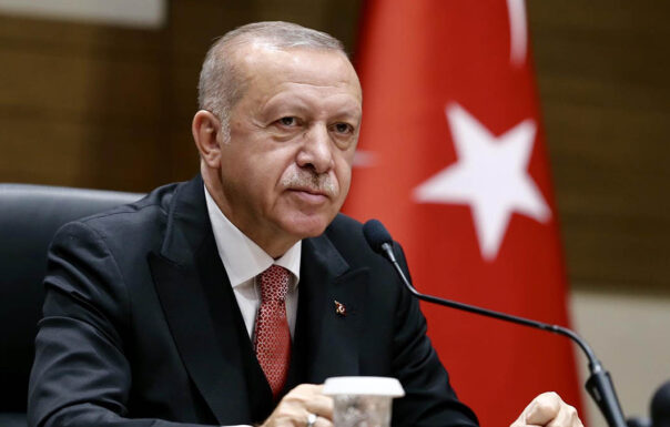 Madaxweynaha Turkiga Recep Tayyib Erdogan oo hanjabaad u diray Armenia