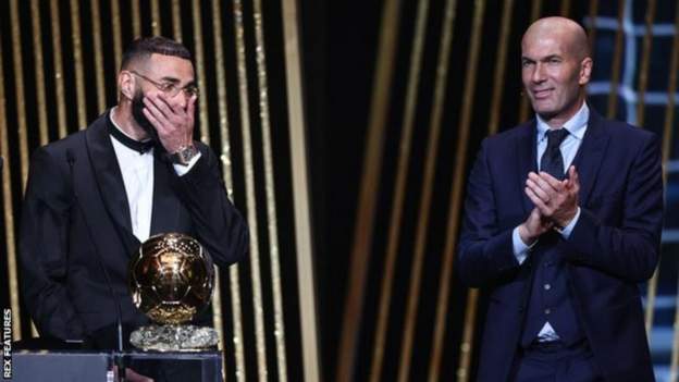 Weeraryahanka kooxda Real Madrid Benzema oo markii ugu horreysay ku guuleystay abaalmarinta Ballon d’Or