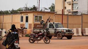 Al-qaacida oo sheegatay weerar lagu dilay ku dhawaad 30 askari dalka Burkina Faso