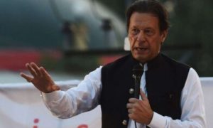 Raysalwasaarihii hore ee Pakistan Imran Khan oo muddo shan sano ah laga ganaaxey siyaasadda