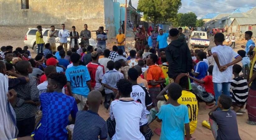 Mogadishu Officials’ Meeting with Iyal Weero Gang Leaders Sparks Heated Debate