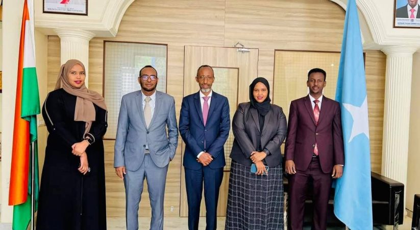 Minister of Education visits Somali Embassy in India