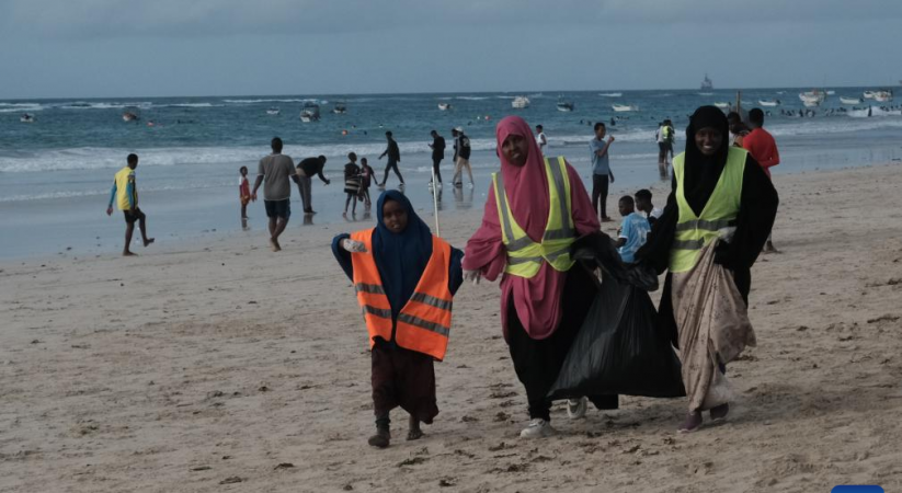 Youth-led campaign in Somalia tackles plastic pollution on beaches, boosts marine ecosystems