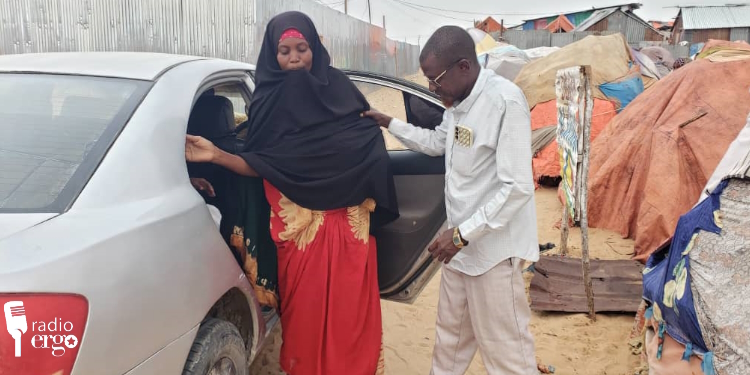 Mogadishu IDP camp car provides emergency service to mothers and children