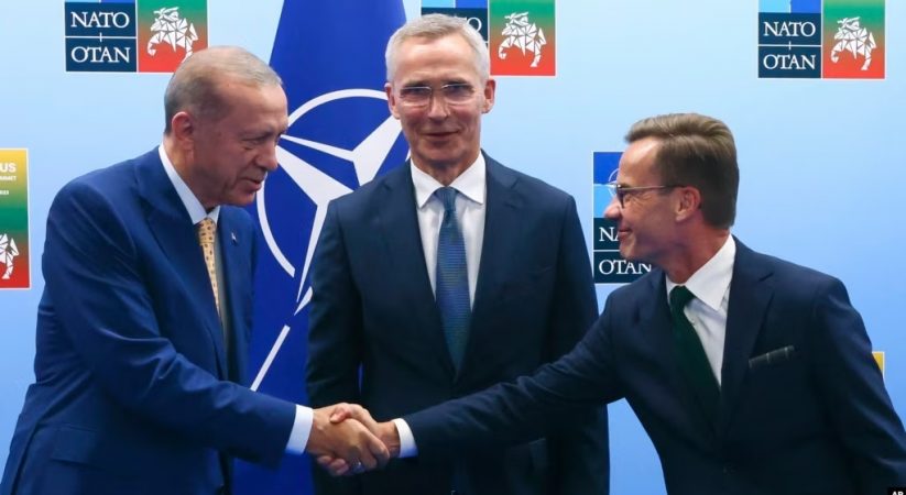 Baarlamanka Turkey oo ansixiyey in Sweden ay ku biirto NATO