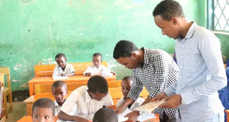 Radio story helps Mogadishu IDP camp school to find new funders
