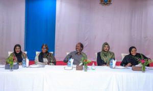President Mohamud meets female MPs to discuss constitution finalization, military operation