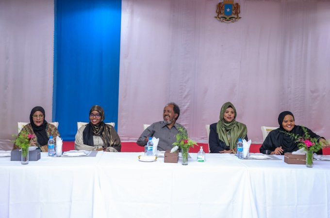 President Mohamud meets female MPs to discuss constitution finalization, military operation